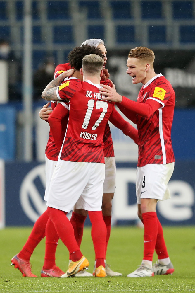 弗赖堡主场战平霍芬海姆，双方激烈比赛最终未分胜负