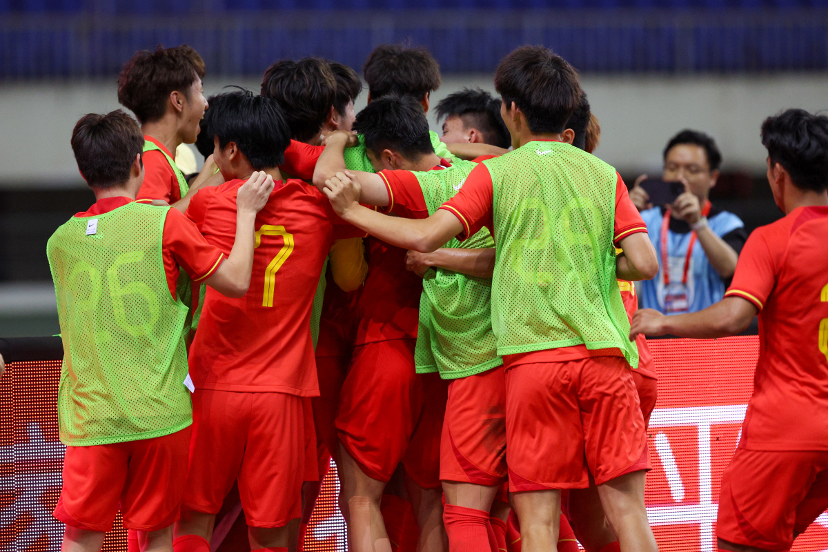 恒大队员个个全力以赴，球队战术配合精准取胜