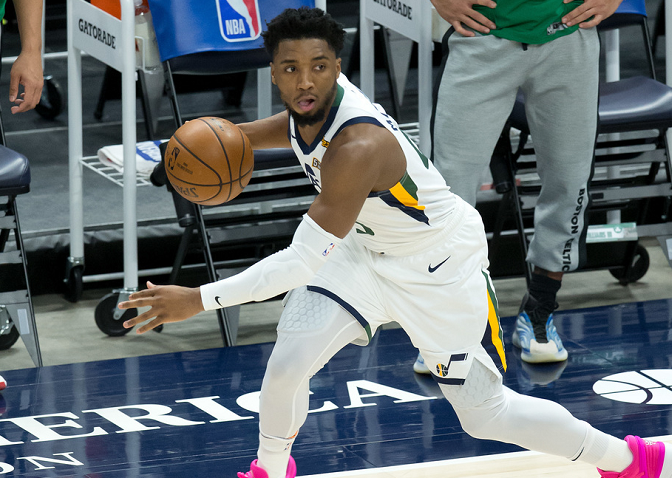 广东队完胜尼克斯，米切尔刷新纪录