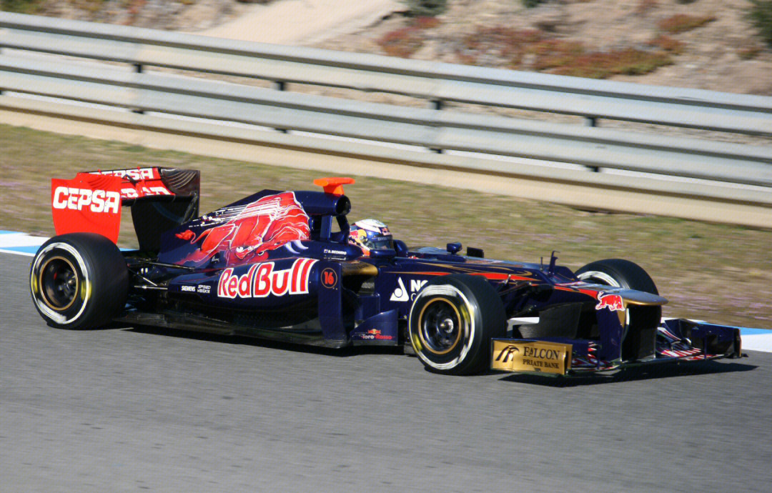 红牛车队完胜哈斯车队，拉塞尔惊艳四座