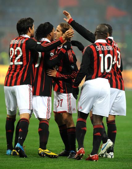 阿斯顿马丁鏖战红牛二队,诺里斯状态火热 阿斯顿马丁鏖战红牛二队,诺里斯状态火热