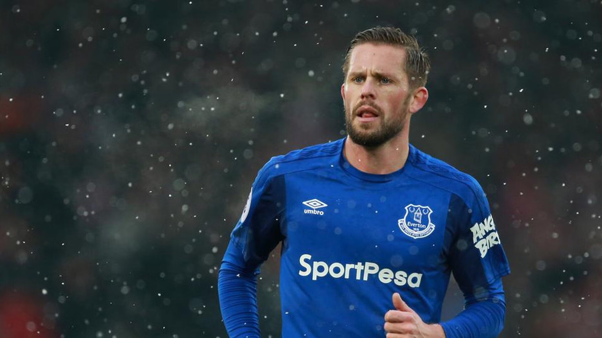 铁血防线与致命一击，皮克关键头球助巴萨硬仗攻克皇家社会